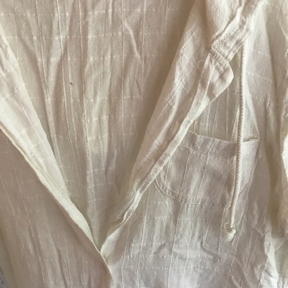 Light Beach Cover Up - Picture 3 of 4